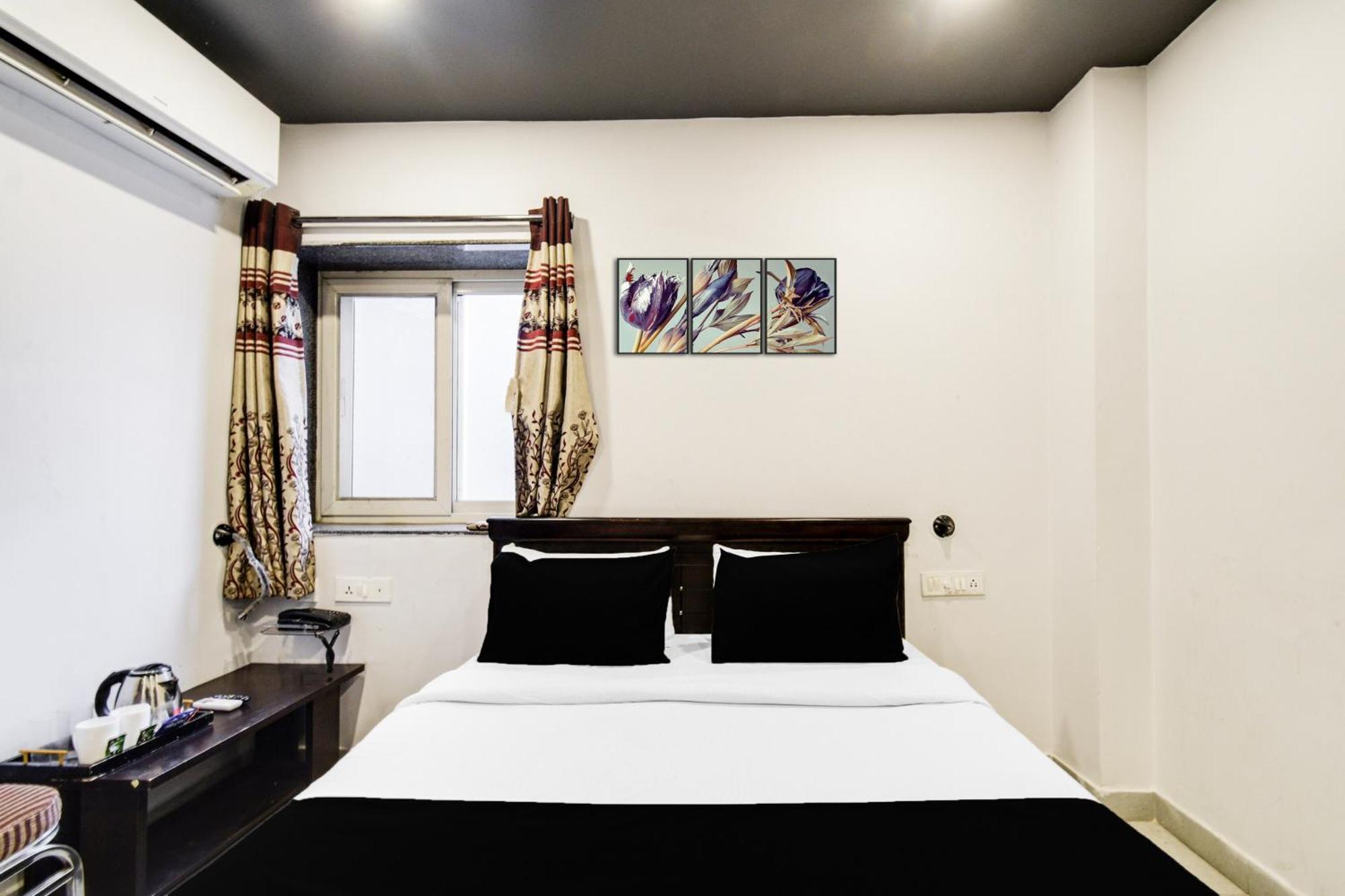Super Townhouse Alwal Road Hotel Trimulgherry ภายนอก รูปภาพ
