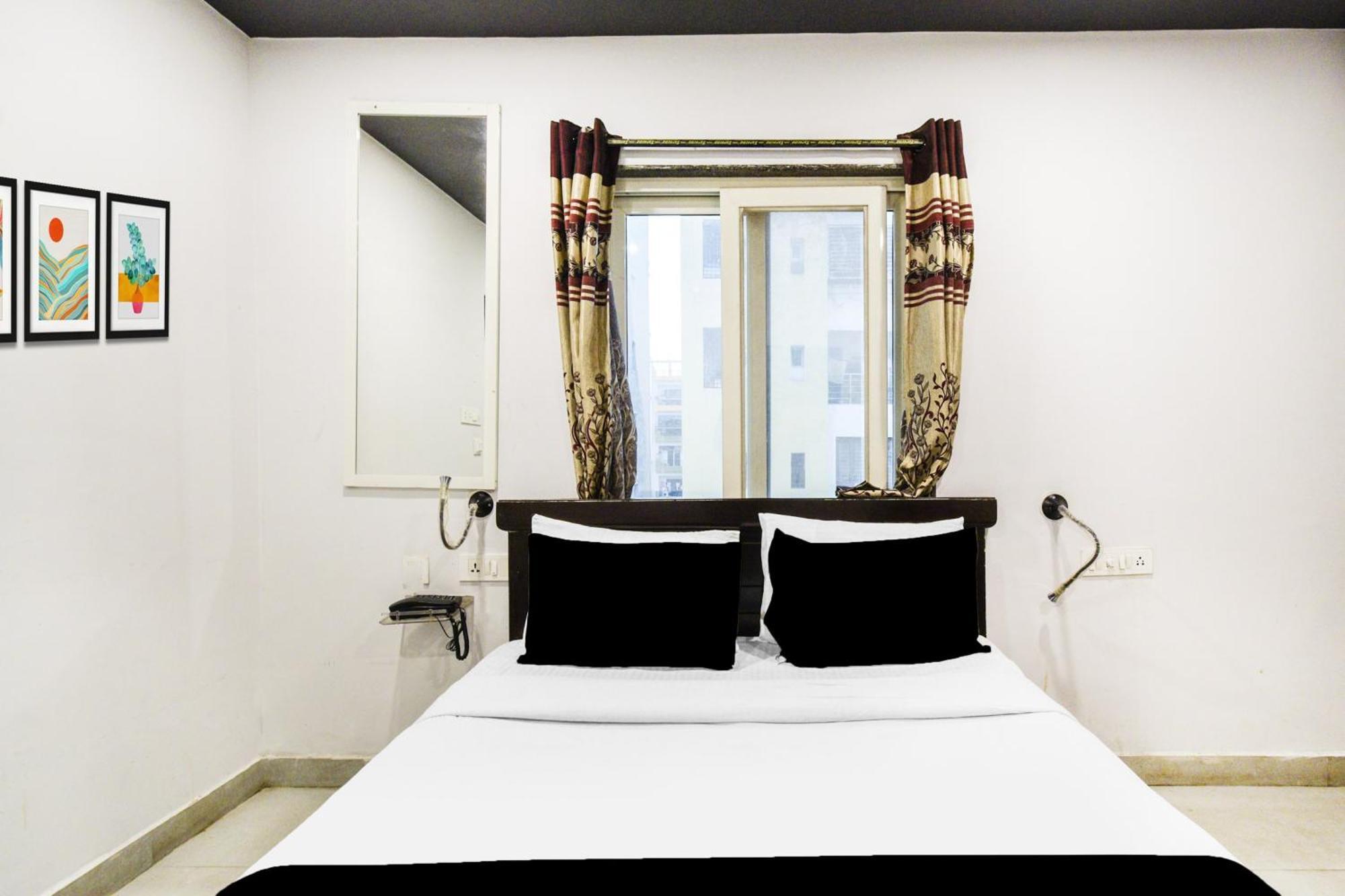 Super Townhouse Alwal Road Hotel Trimulgherry ภายนอก รูปภาพ