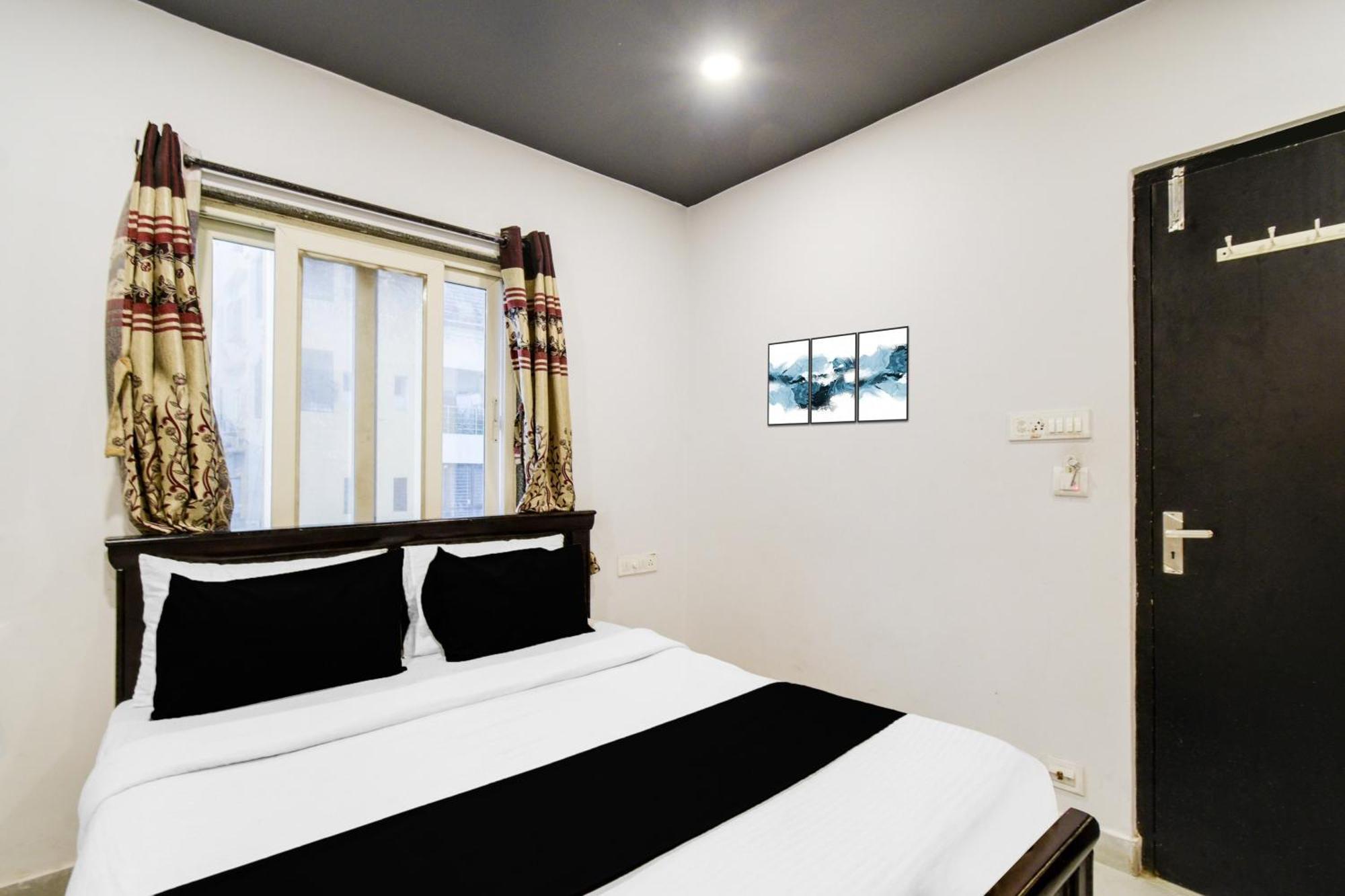 Super Townhouse Alwal Road Hotel Trimulgherry ภายนอก รูปภาพ