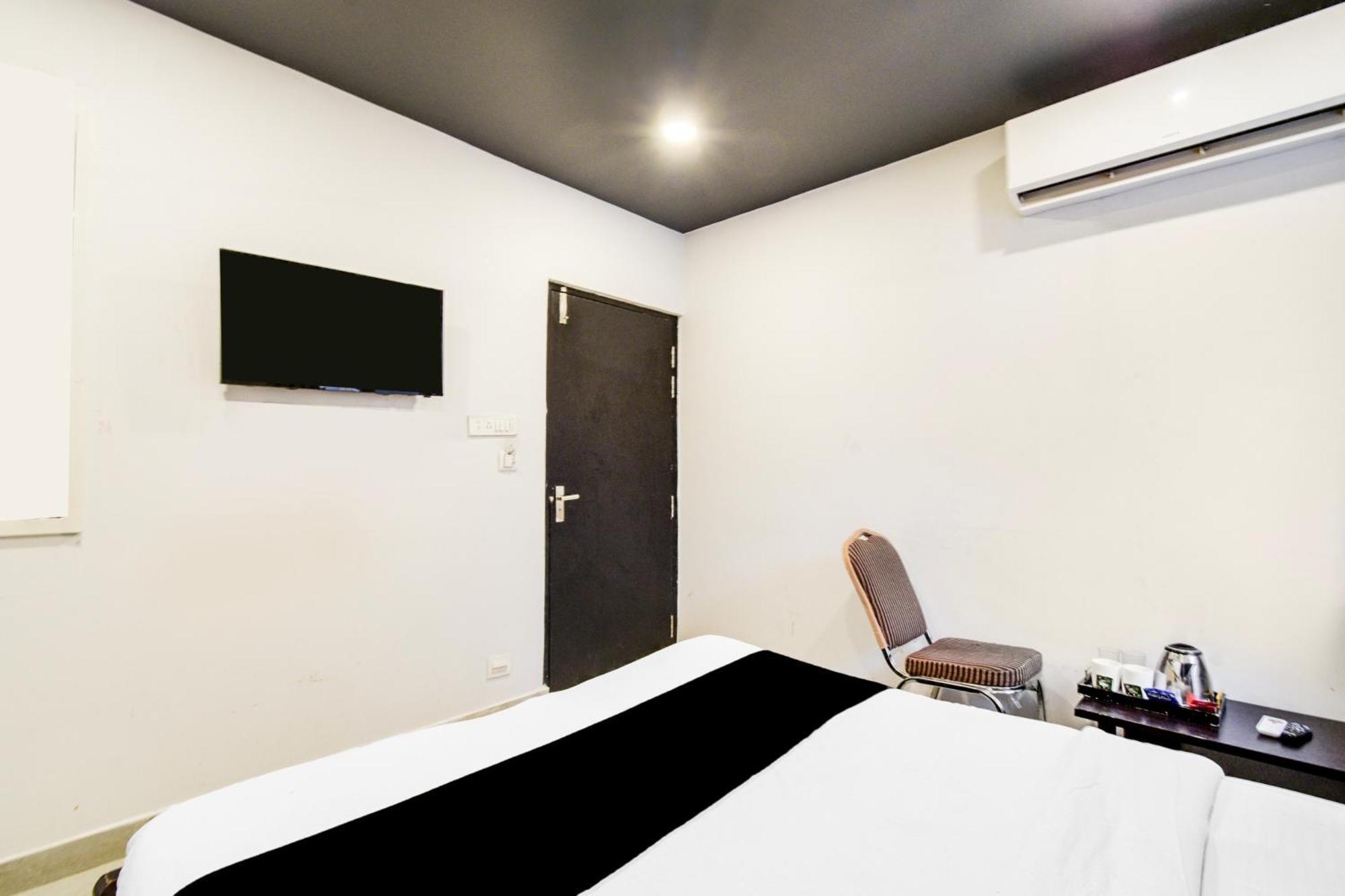 Super Townhouse Alwal Road Hotel Trimulgherry ภายนอก รูปภาพ
